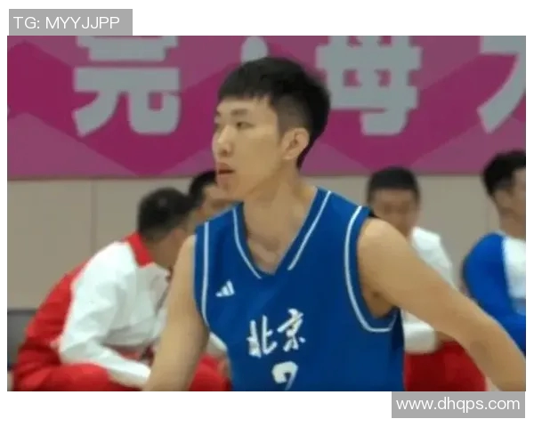 CBA新星廖三宁崭露头角展现篮球才华引发球迷热议