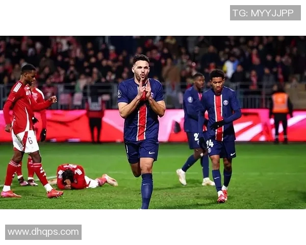 法甲赛场巴黎圣日耳曼击败摩纳哥获胜，尤马尔双响助球队取得胜利