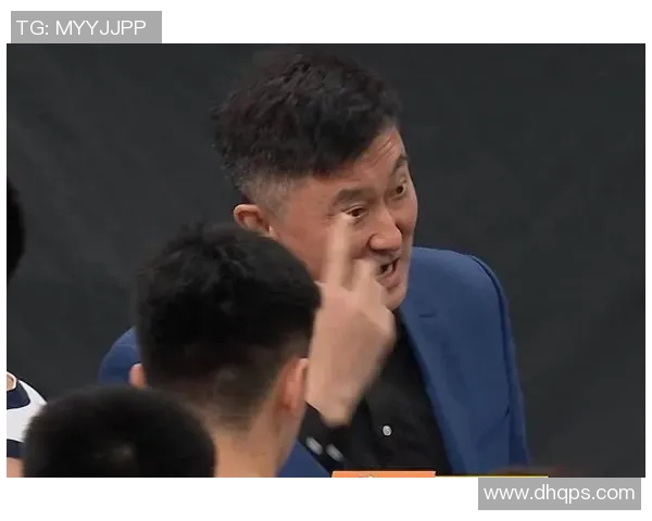 湖人队主教练杜锋将带领球队挑战辽宁队，燃爆比赛前的激烈火草!