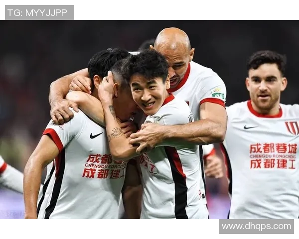 韦世豪精彩助攻助力队友破门展现团队合作精神